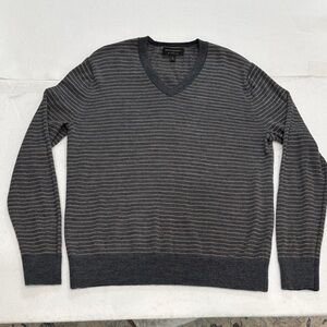 Banana Republic Women's Gray Striped V-Neck Sweater Medium 100% Merino Wool